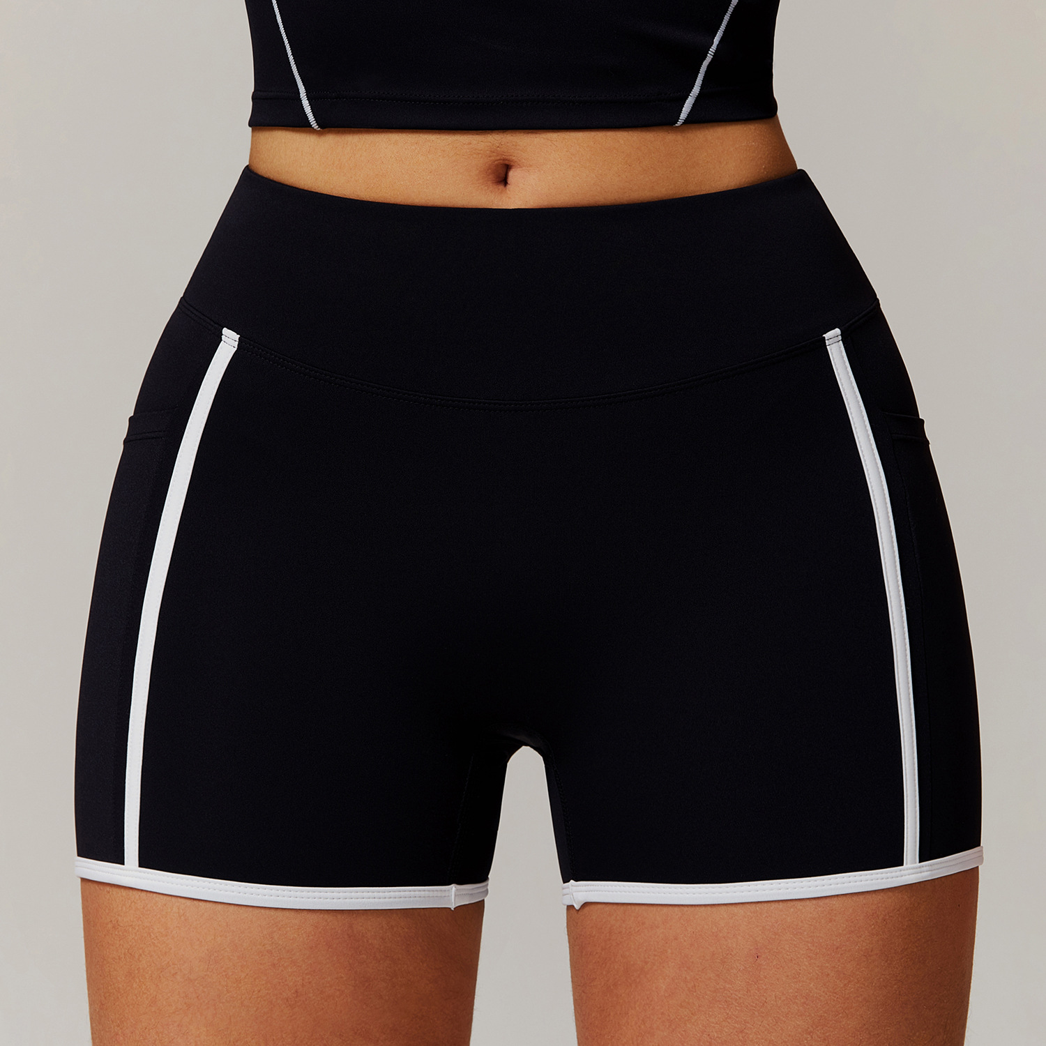 Soft Fabric Sculpted Yoga Shorts With Side Pockets 5009