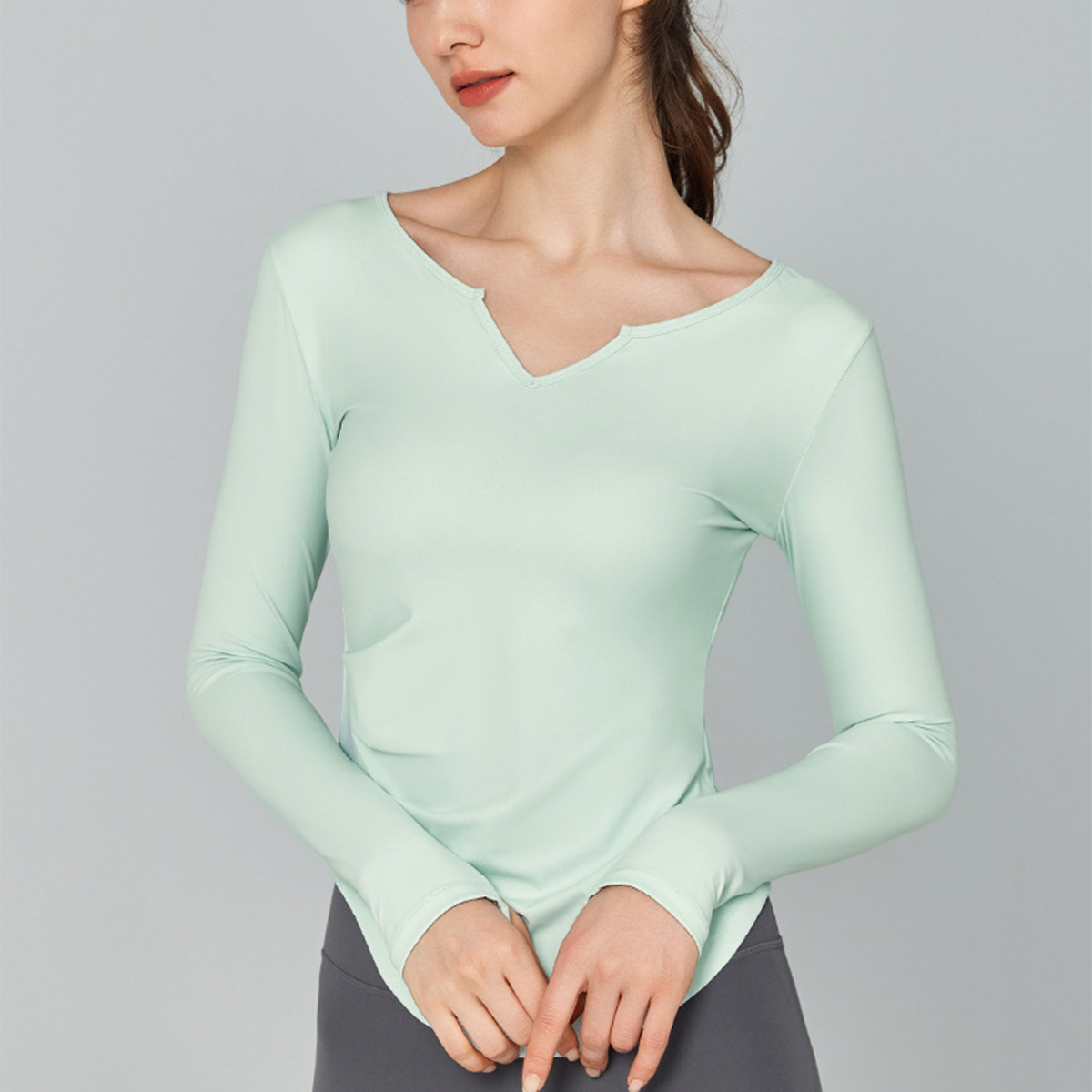 Solid Color Long-Sleeved V-Neck Quick-Drying Yoga Top  DWTS124113