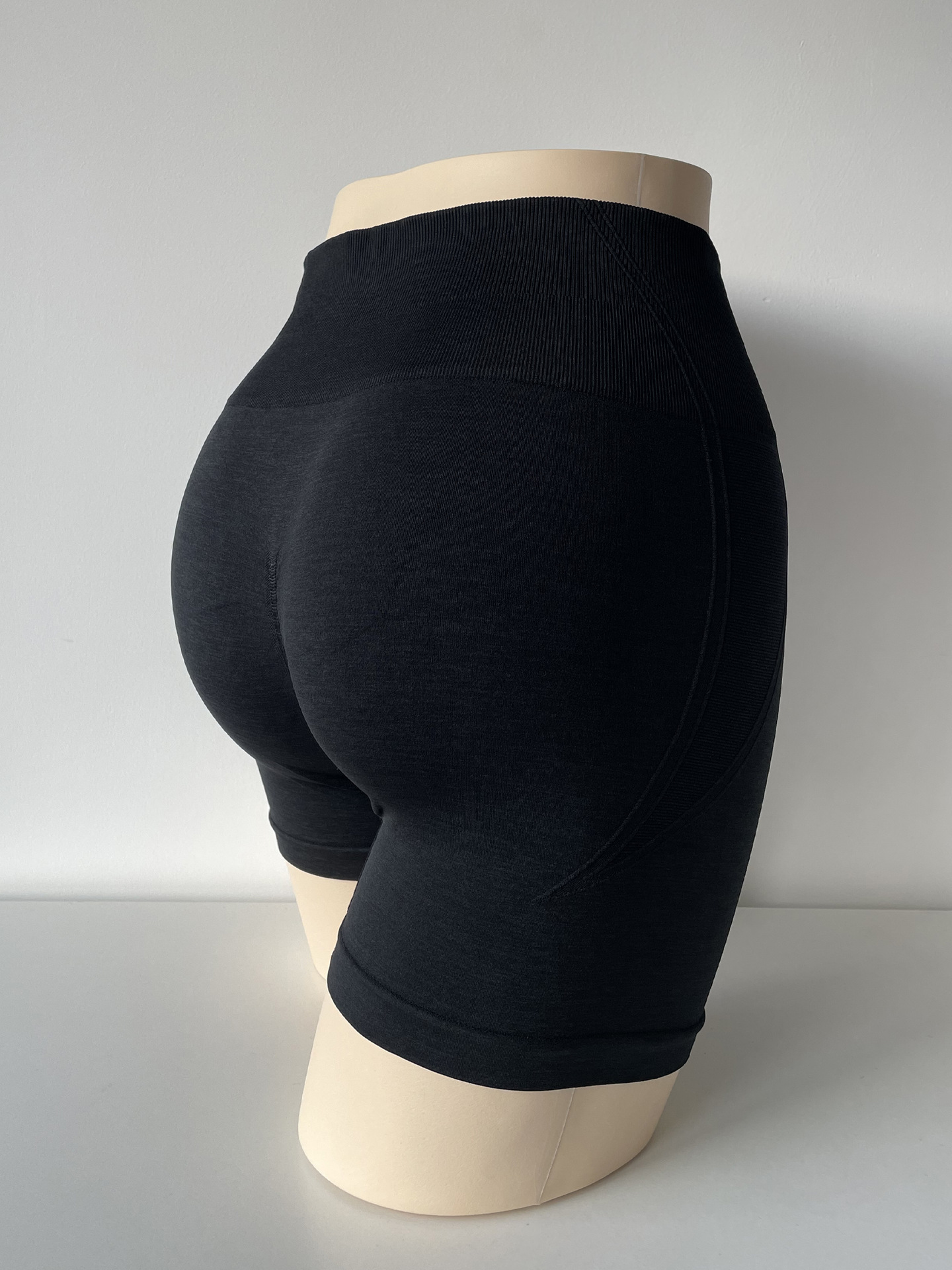 Seamless  Butt-Lifting Yoga Shorts LX8180D