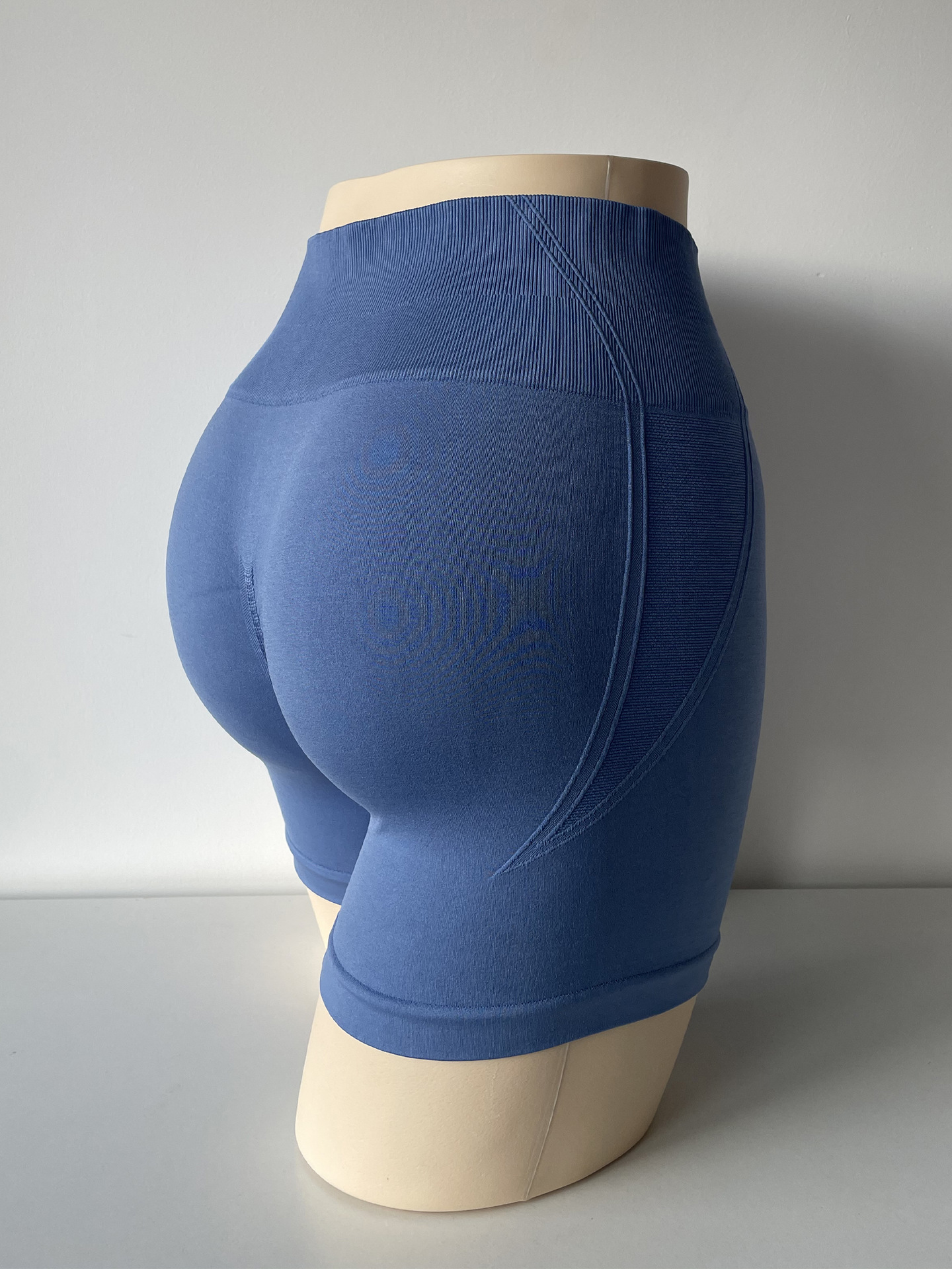 Seamless  Butt-Lifting Yoga Shorts LX8180D