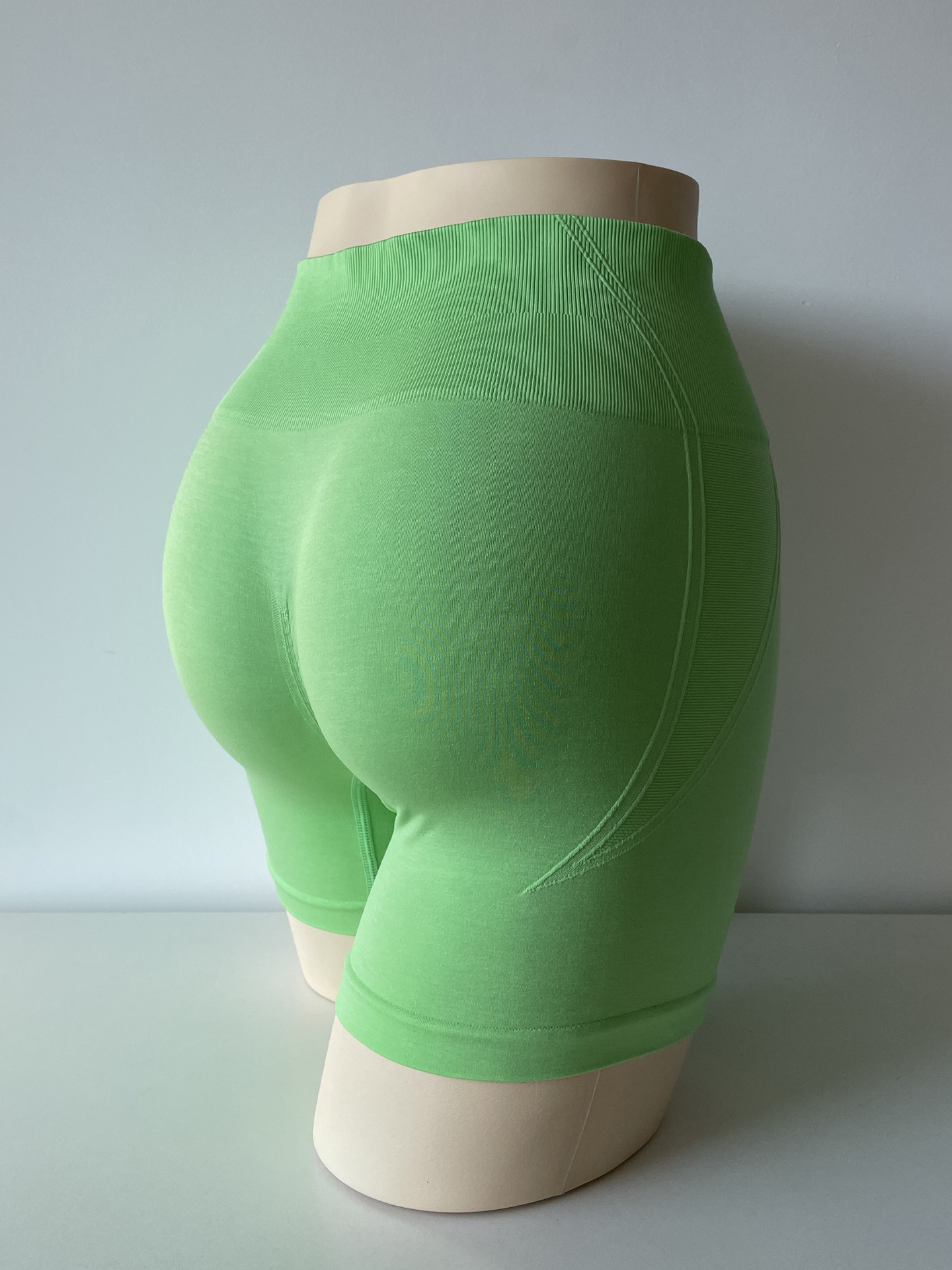 Seamless  Butt-Lifting Yoga Shorts LX8180D