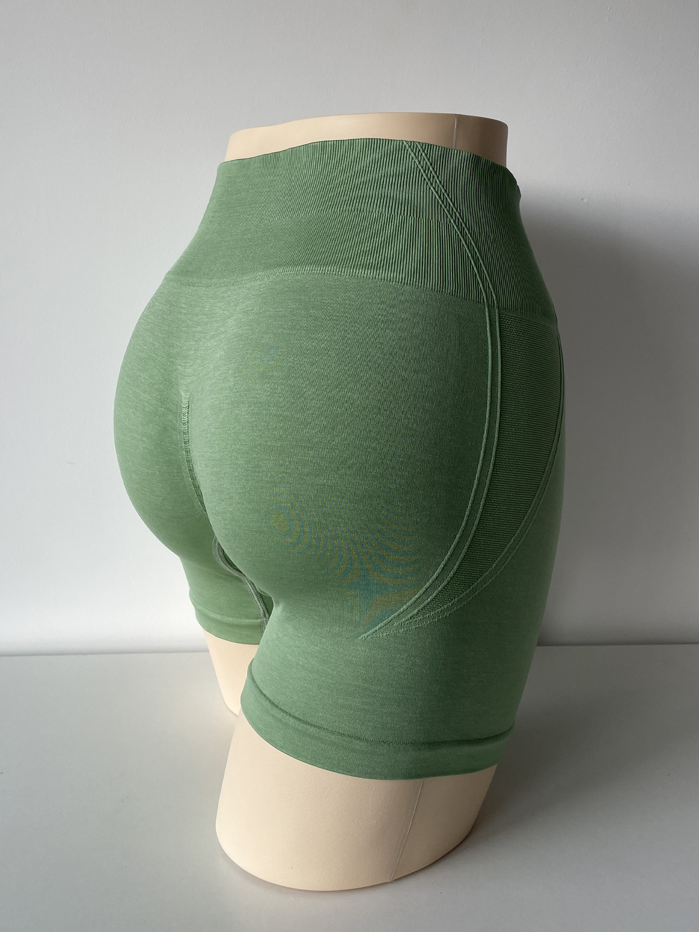 Seamless  Butt-Lifting Yoga Shorts LX8180D