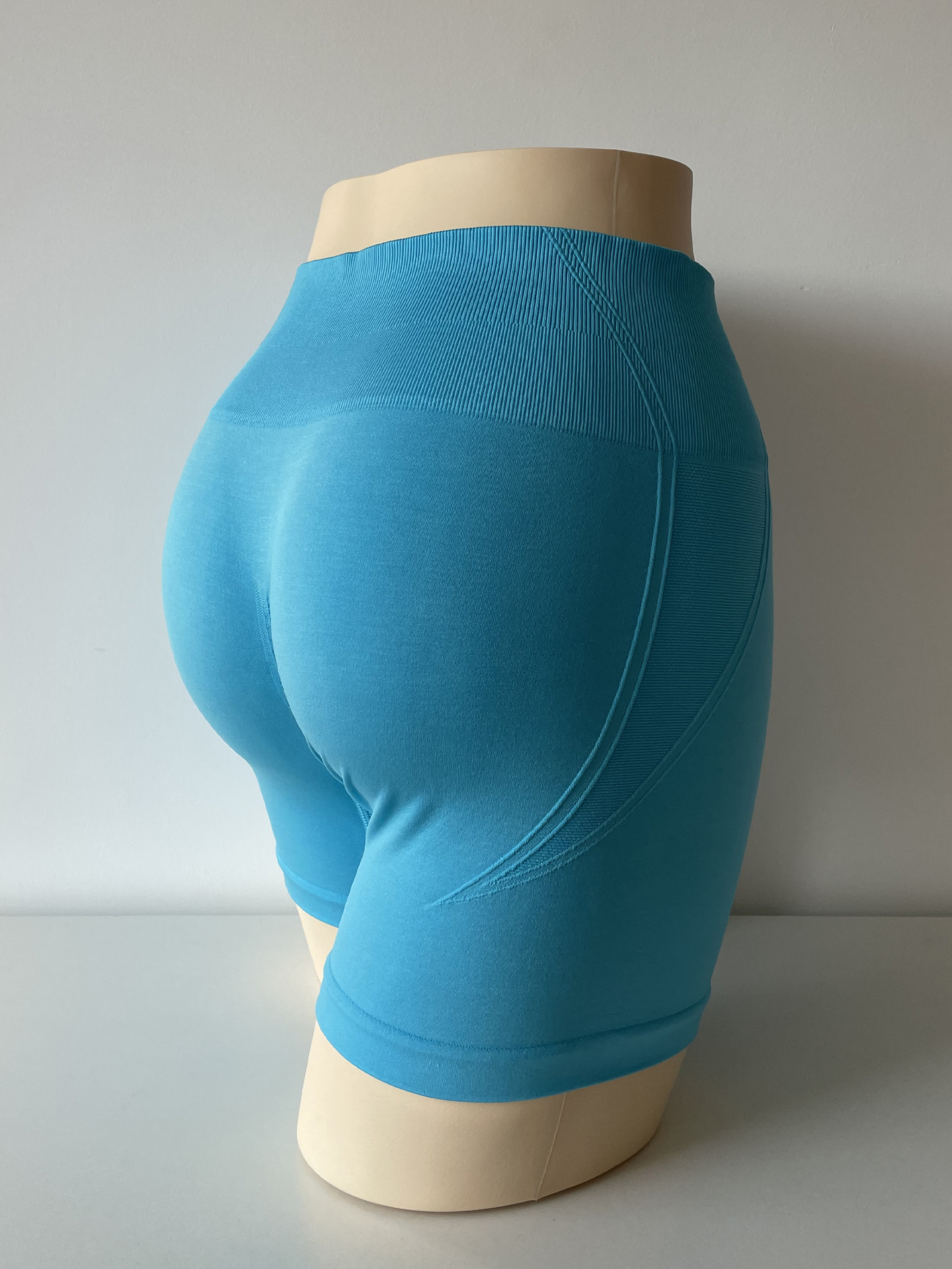 Seamless  Butt-Lifting Yoga Shorts LX8180D