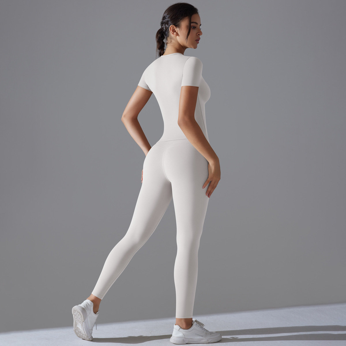  Tight Short-Sleeve Yoga Wear Set 6618