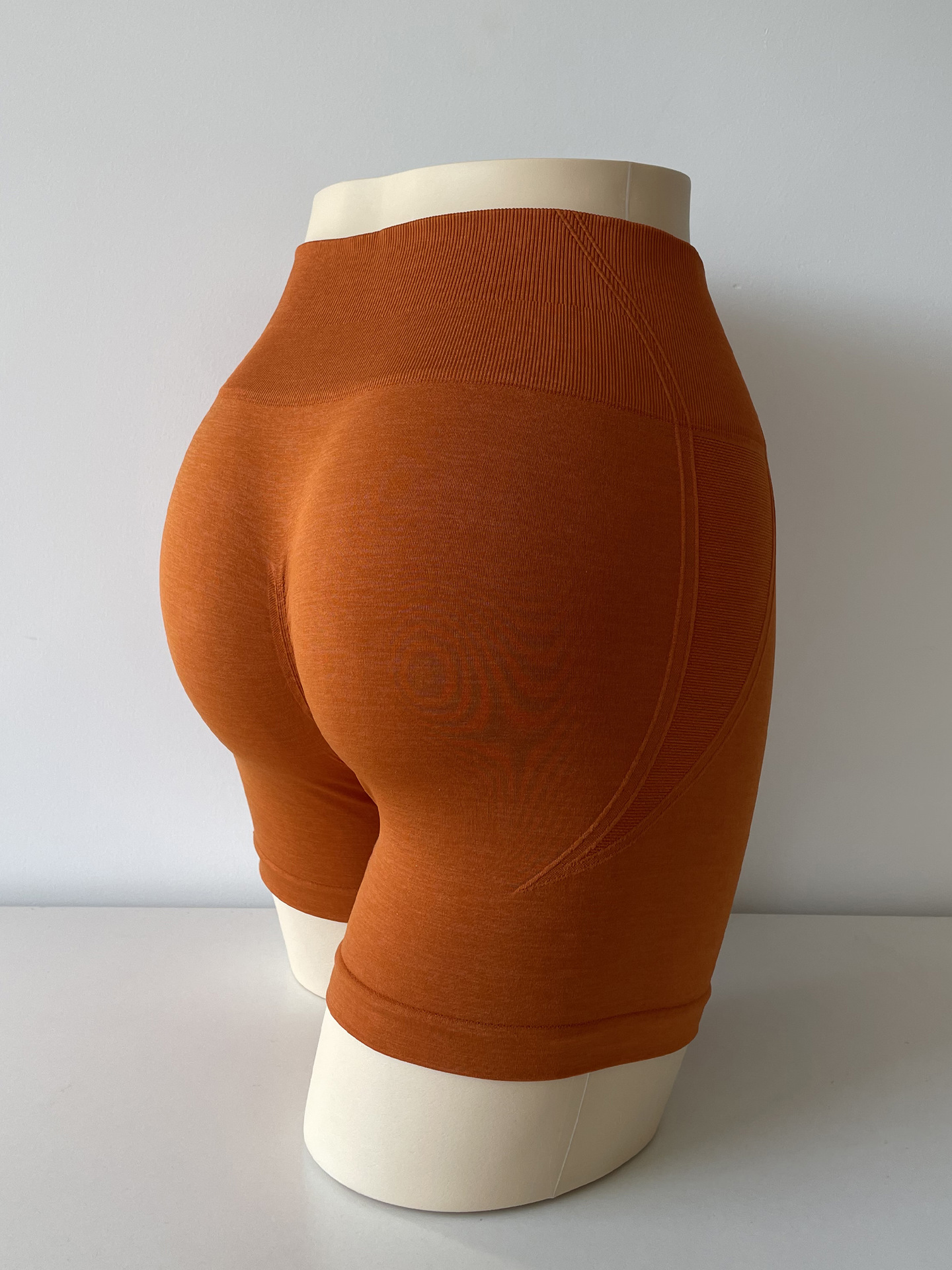 Seamless  Butt-Lifting Yoga Shorts LX8180D