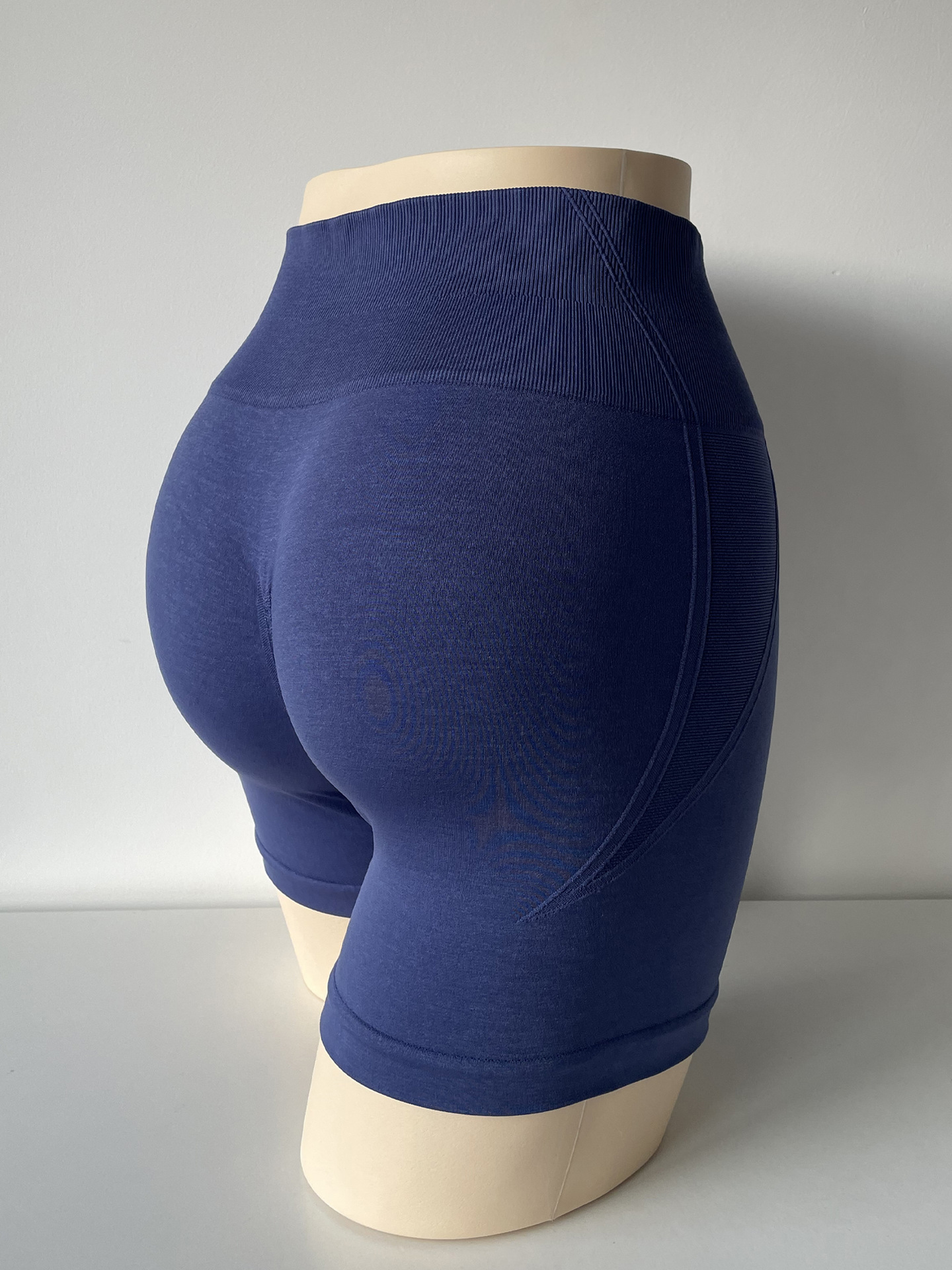 Seamless  Butt-Lifting Yoga Shorts LX8180D