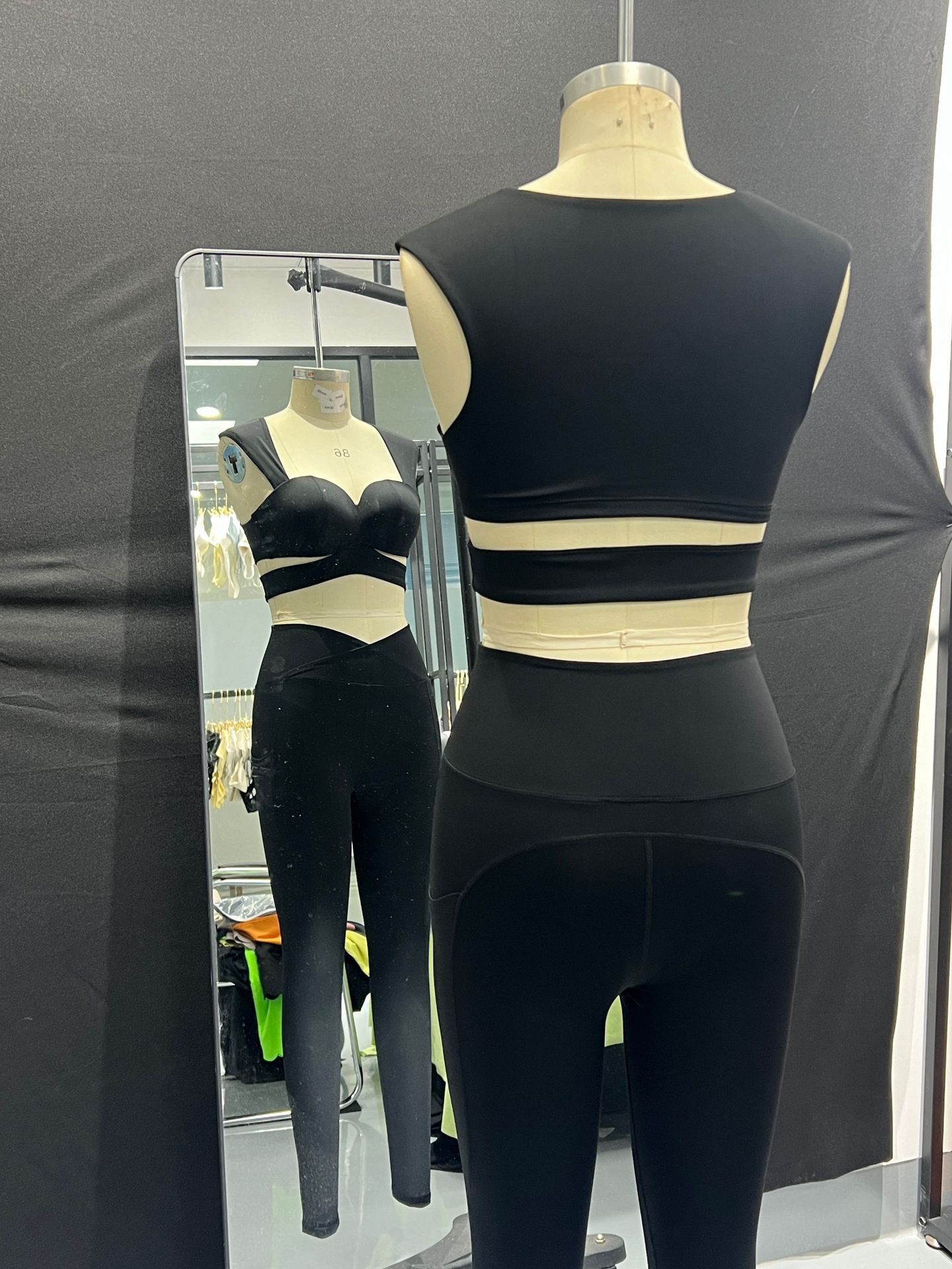  Strap Yoga Vest Slimming and Flattering Bra Running and Fitness Wear SKL-FNK2309