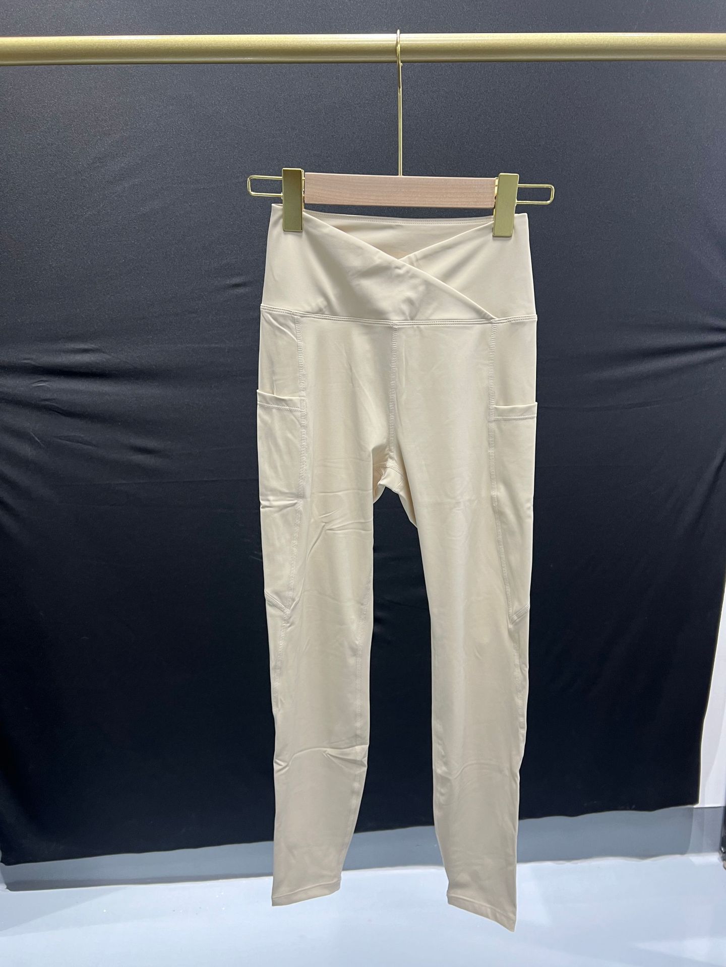  Beauty Fitness Yoga Wear for Women Yoga Pants SKL-FNK2309