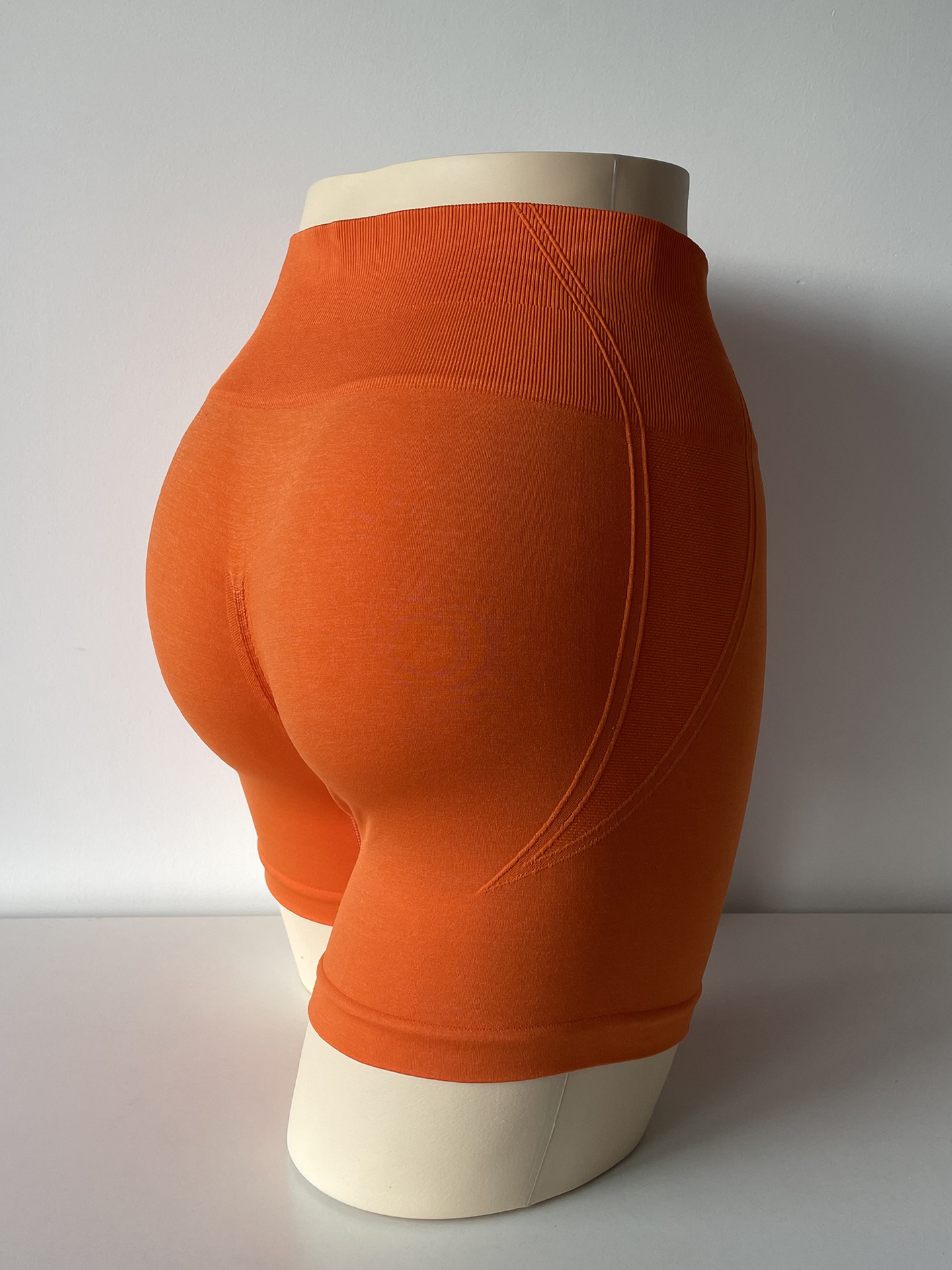 Seamless  Butt-Lifting Yoga Shorts LX8180D
