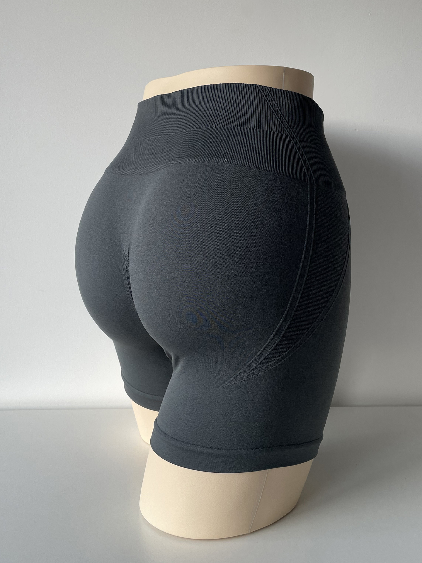 Seamless  Butt-Lifting Yoga Shorts LX8180D