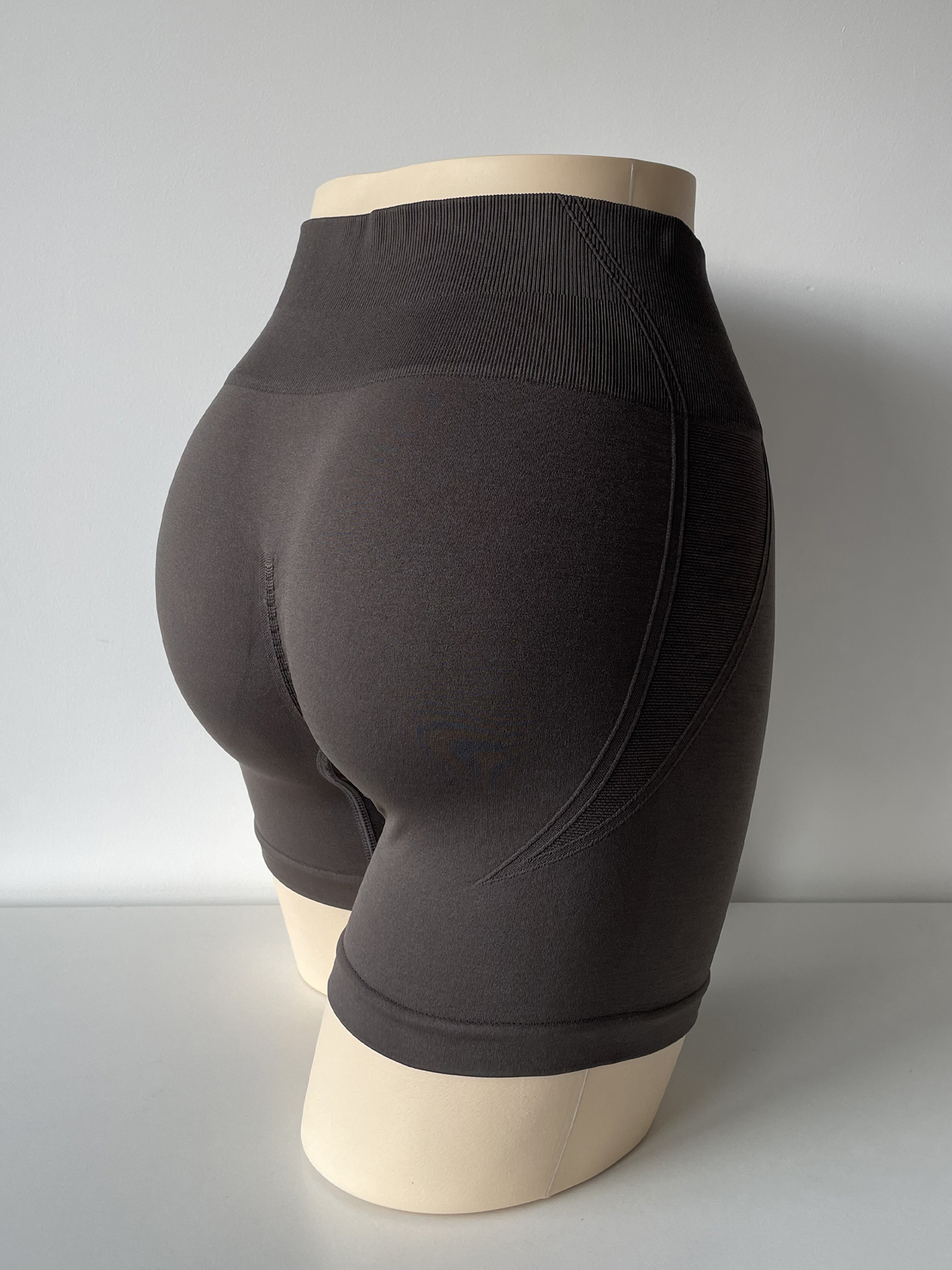 Seamless  Butt-Lifting Yoga Shorts LX8180D