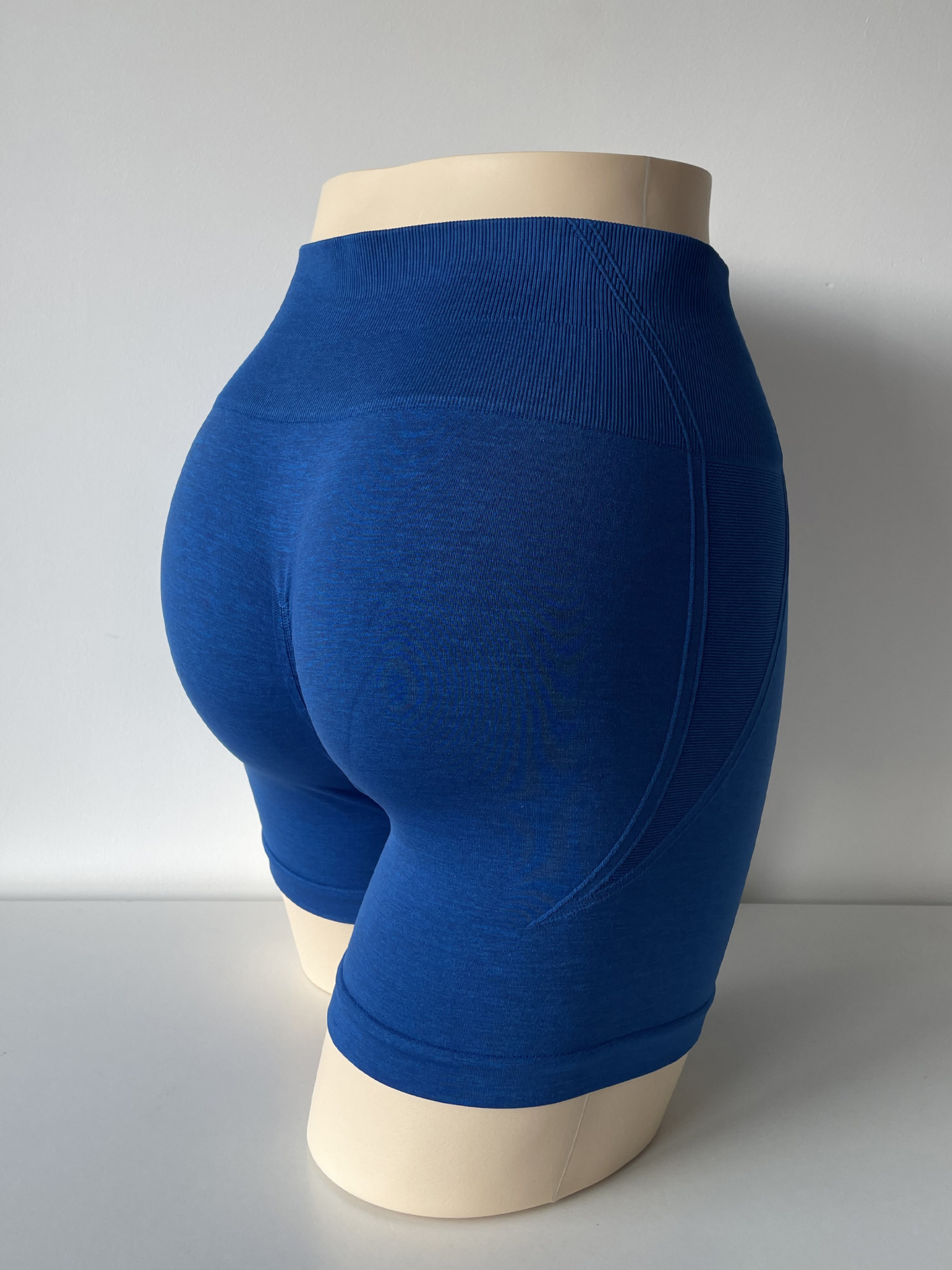 Seamless  Butt-Lifting Yoga Shorts LX8180D