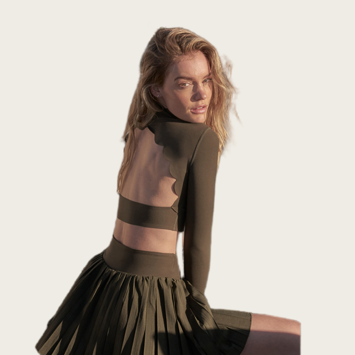 Shell Lace Open-Back Long-Sleeve Yoga Top with Built-in Bra SKL-FNK8811