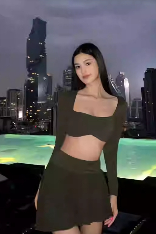Comfortable Skin-Friendly Long-Sleeve Crop Top with Built-in Bra SKL-FNK8830