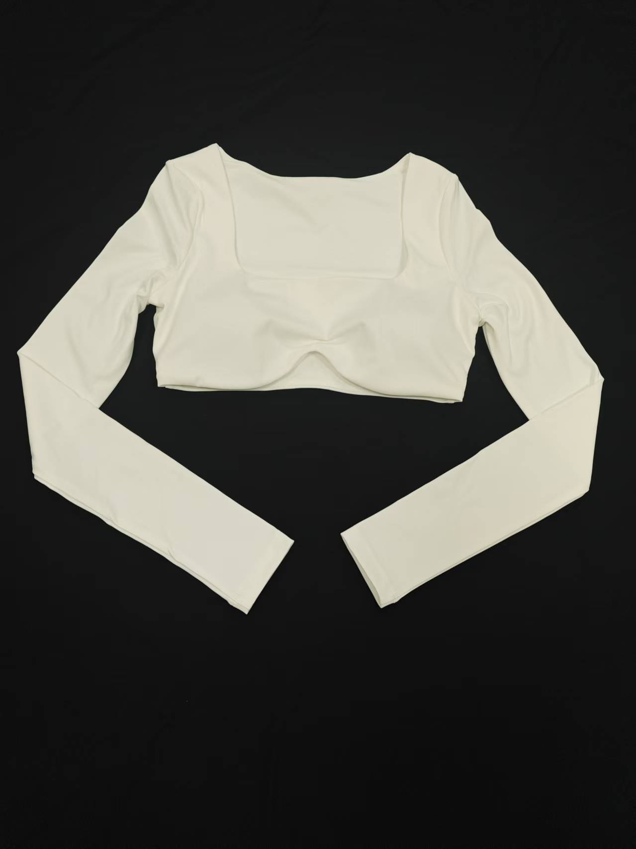 Comfortable Skin-Friendly Long-Sleeve Crop Top with Built-in Bra SKL-FNK8830