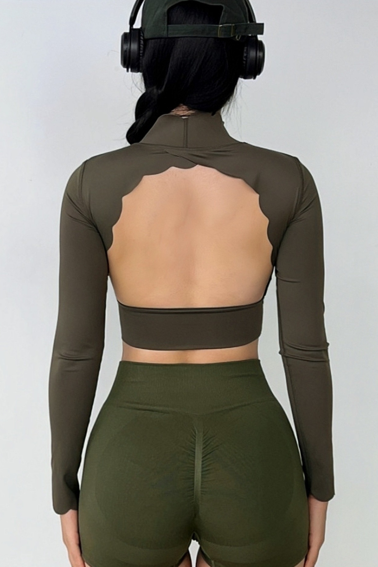 Shell Lace Open-Back Long-Sleeve Yoga Top with Built-in Bra SKL-FNK8811