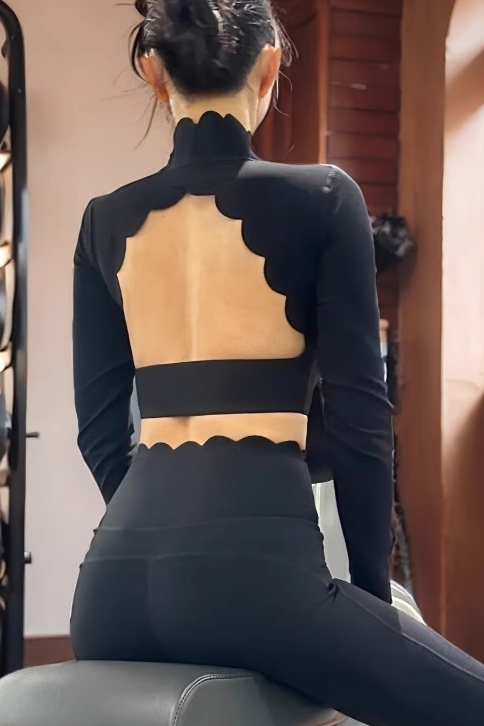 Shell Lace Open-Back Long-Sleeve Yoga Top with Built-in Bra SKL-FNK8811