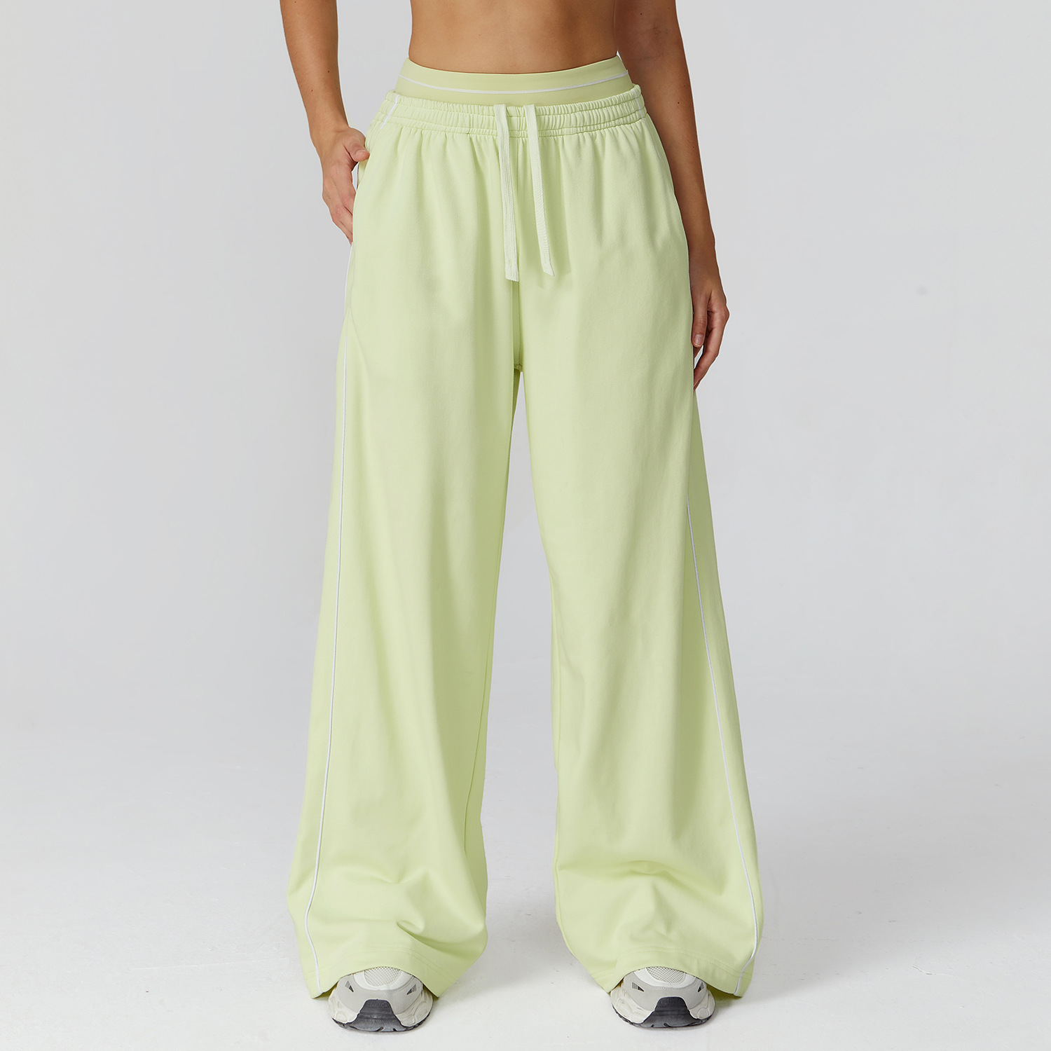 High-Waisted Straight-Leg Sweatpants 7028-1