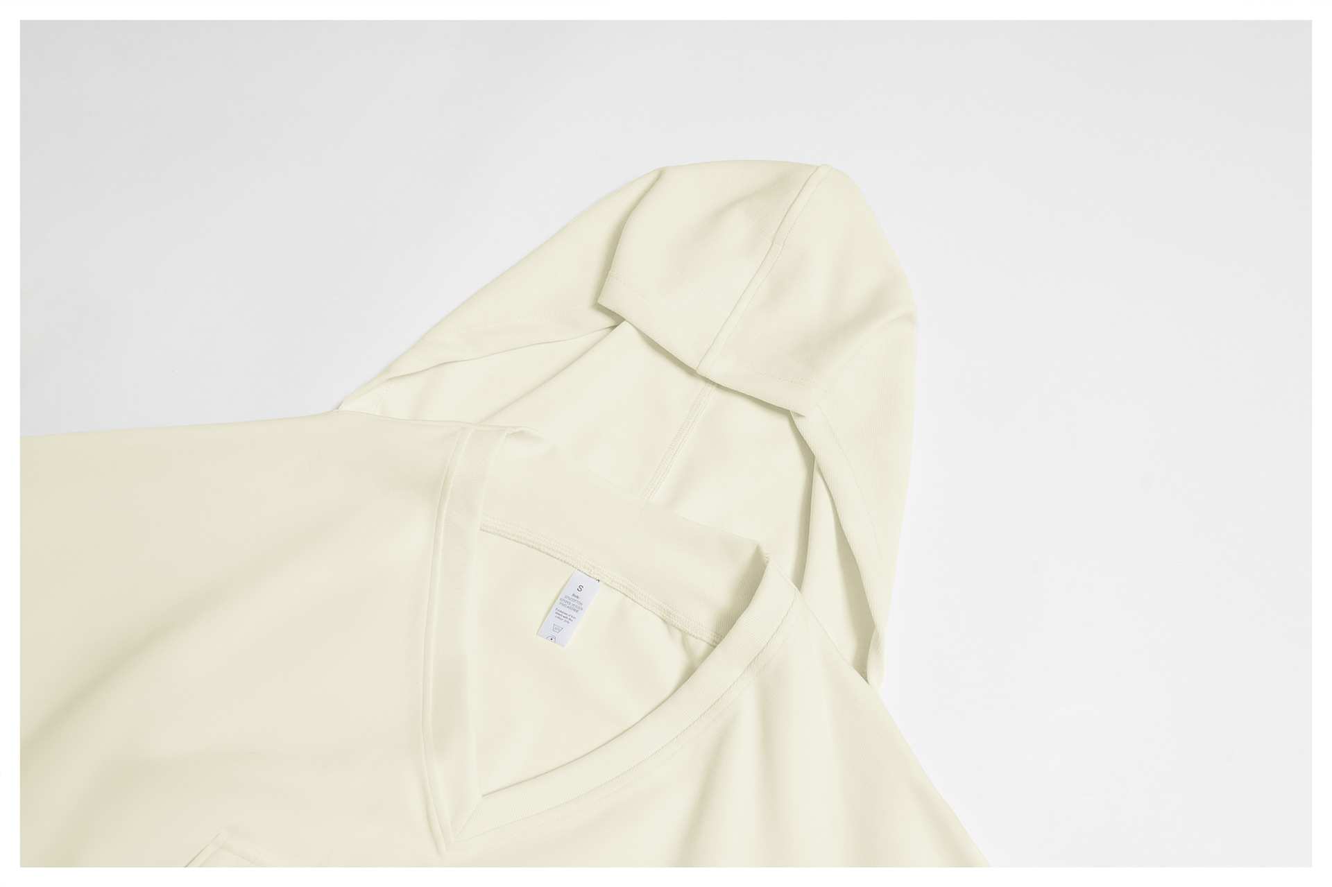 Hooded Warm And Windproof Sweatshirt EWY2501